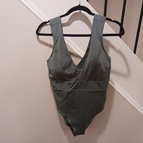 H&m green bathing suit size L one piece - Picture 1 of 2